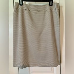 Tahari Skirt Beige & Cream Tiny Plaid Sz 10 NWT